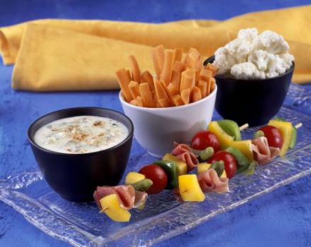 Gourmet Platter with Blue Cheese Dip