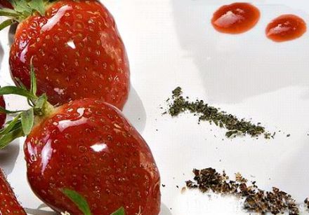 Tangy Peppery Strawberries