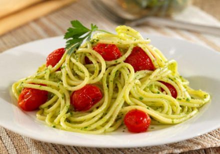 Spaghetti with Spinach and Parsley Pesto